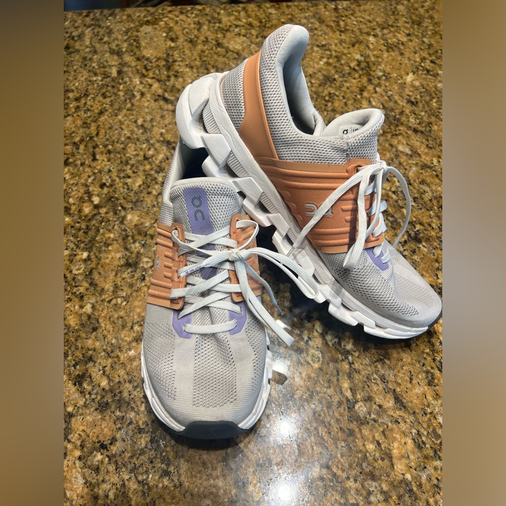 On Cloudswift  shoes womens size 9.5